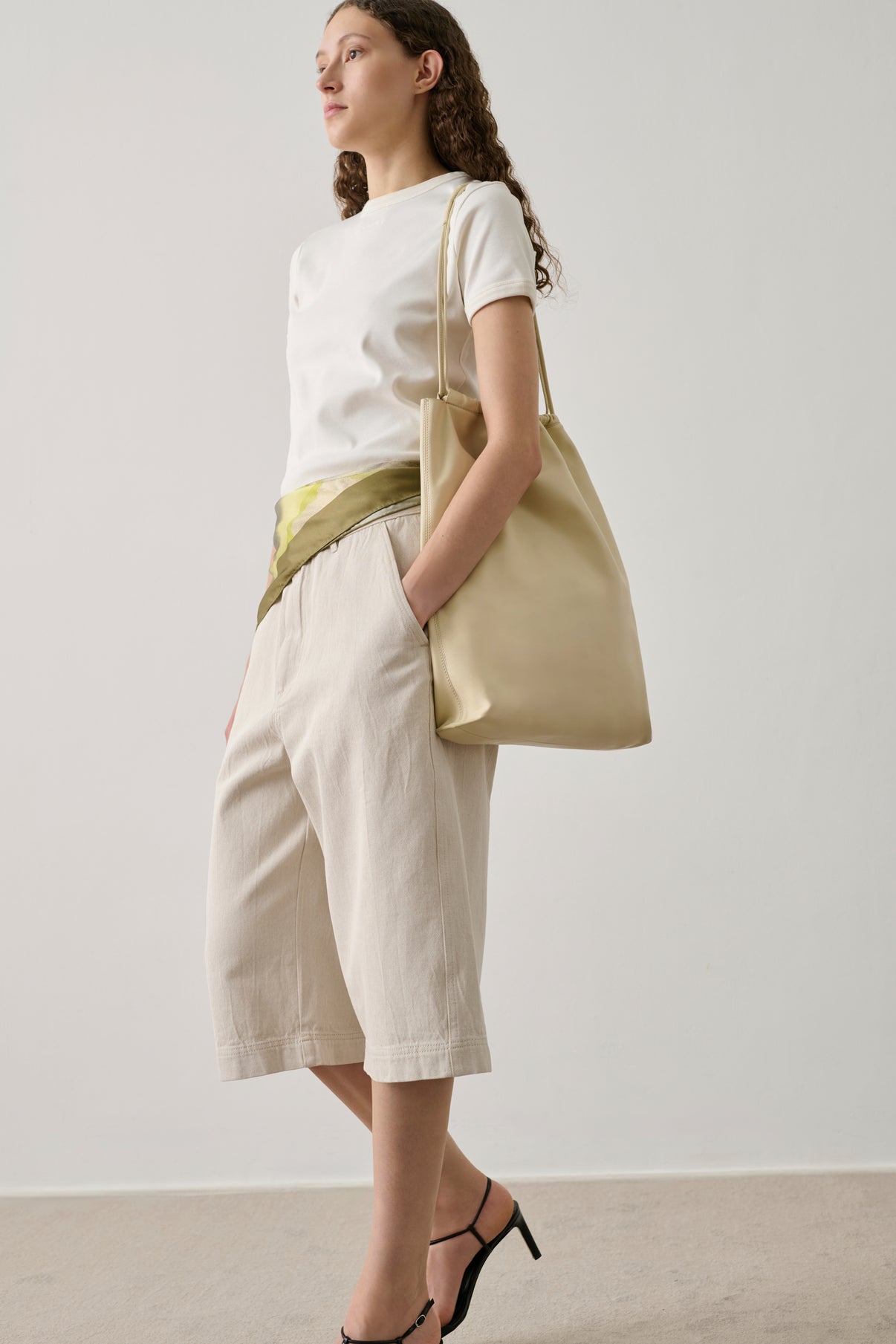 Francis Bermuda Shorts - Stone White - Cotton - Women vue 1